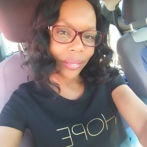 Meet your Posher, Raquel